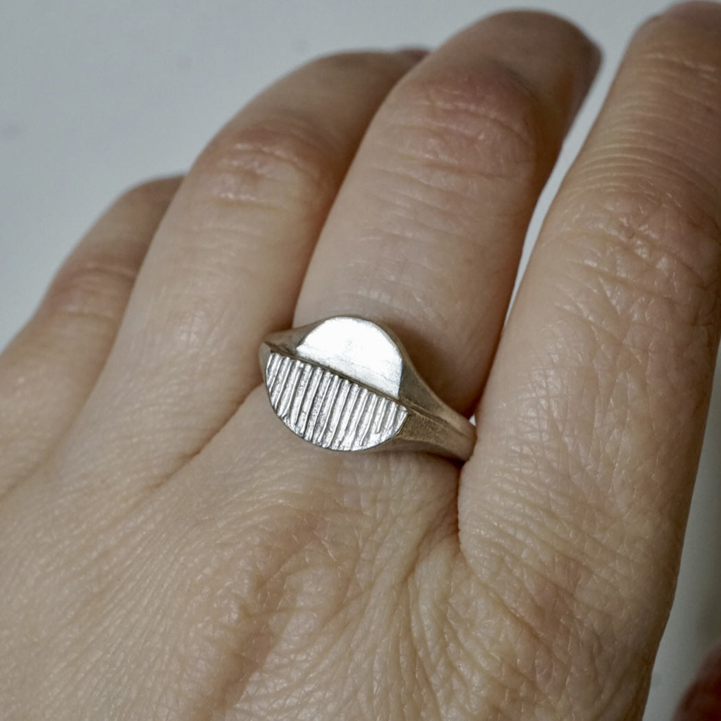 Horizon Signet Ring