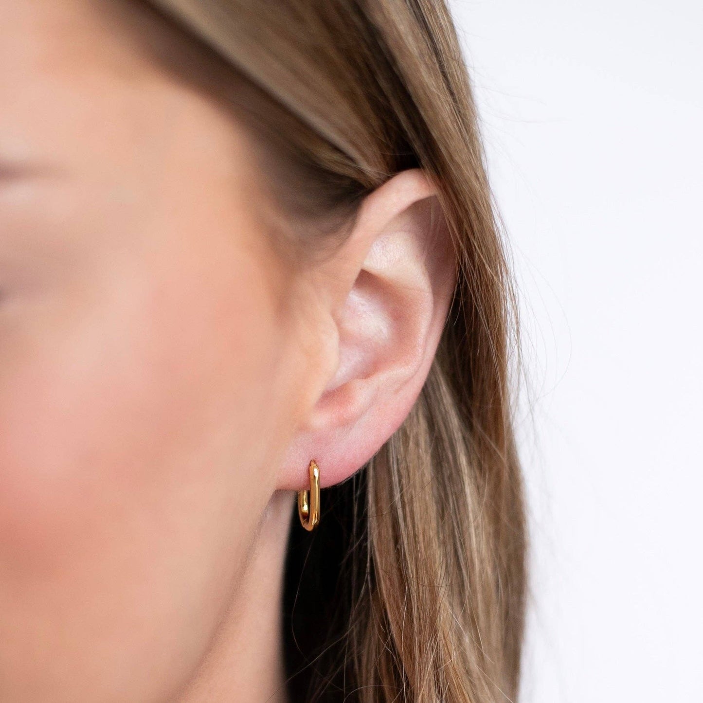Dainty Oval Earrings Gold