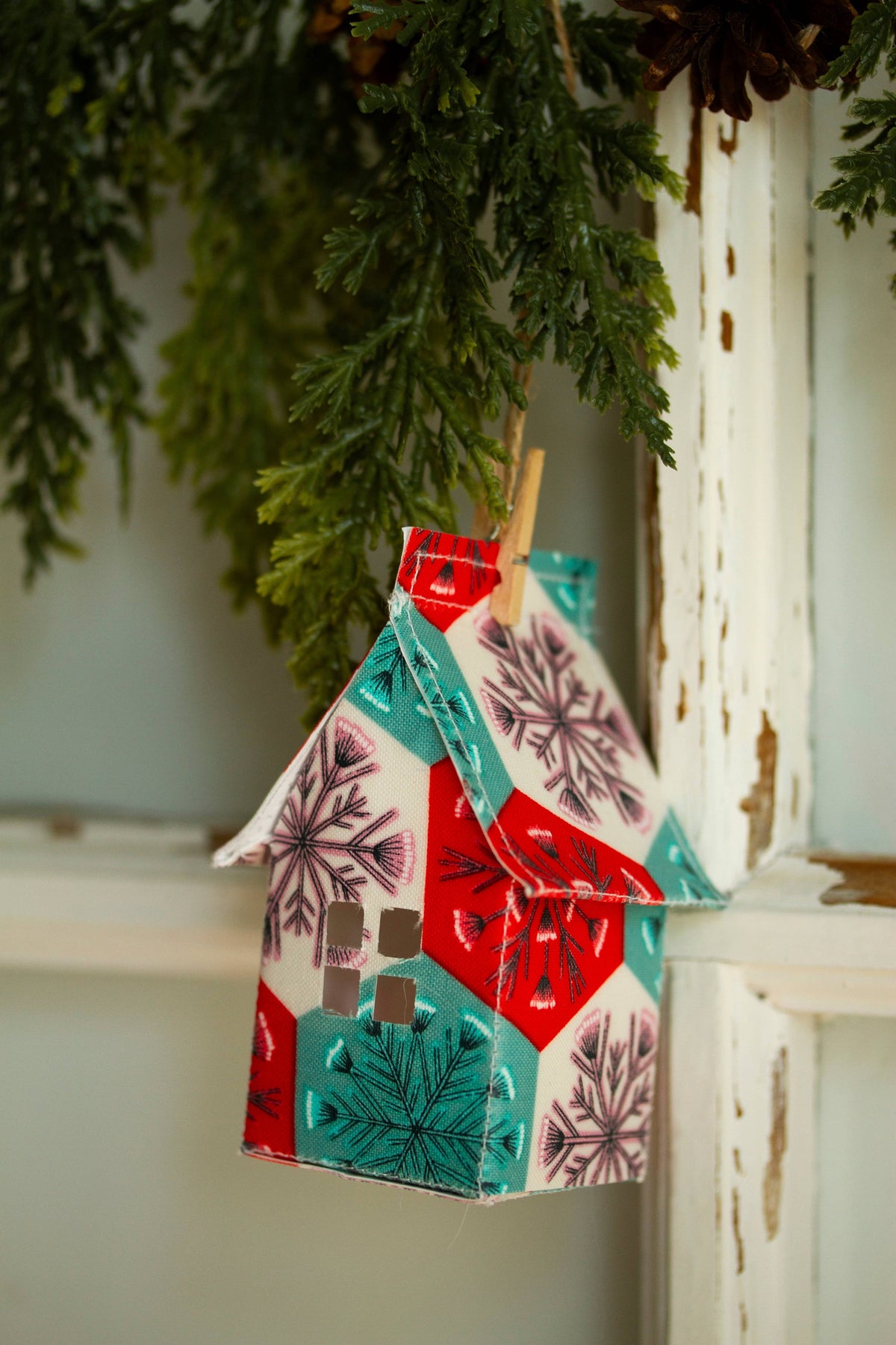 Holiday Fabric House Luminary: Ornaments (green)