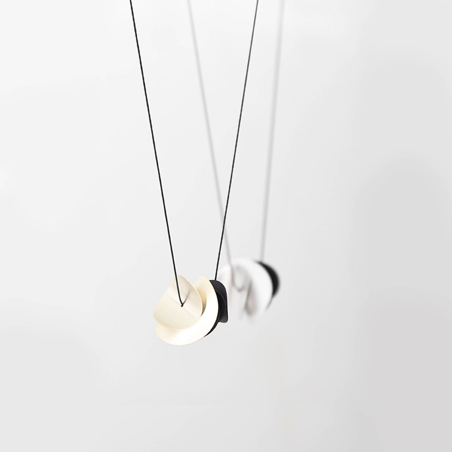 Pringles Necklace: Black Gold