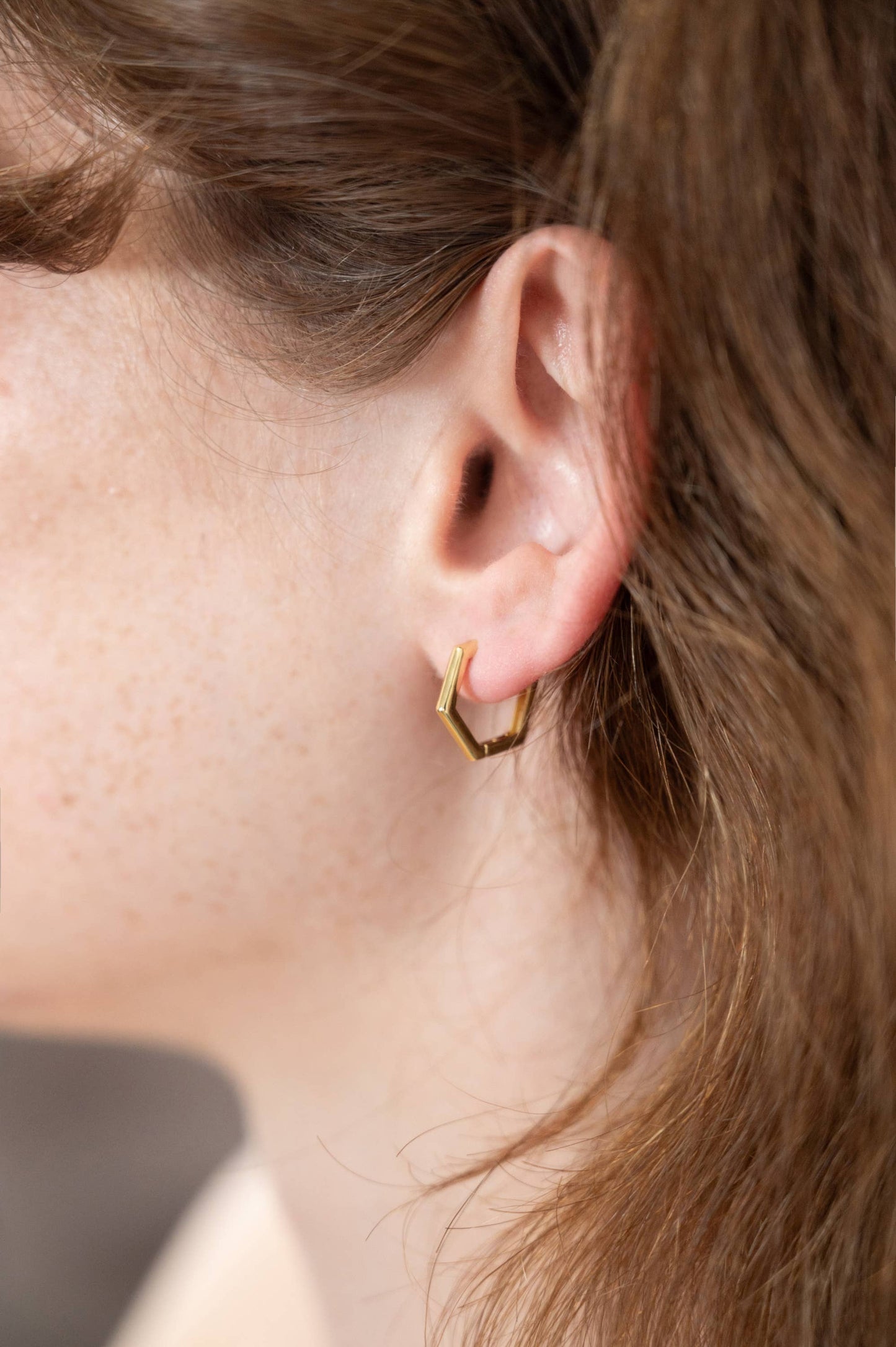 Honeycomb Huggie Hoops: Gold