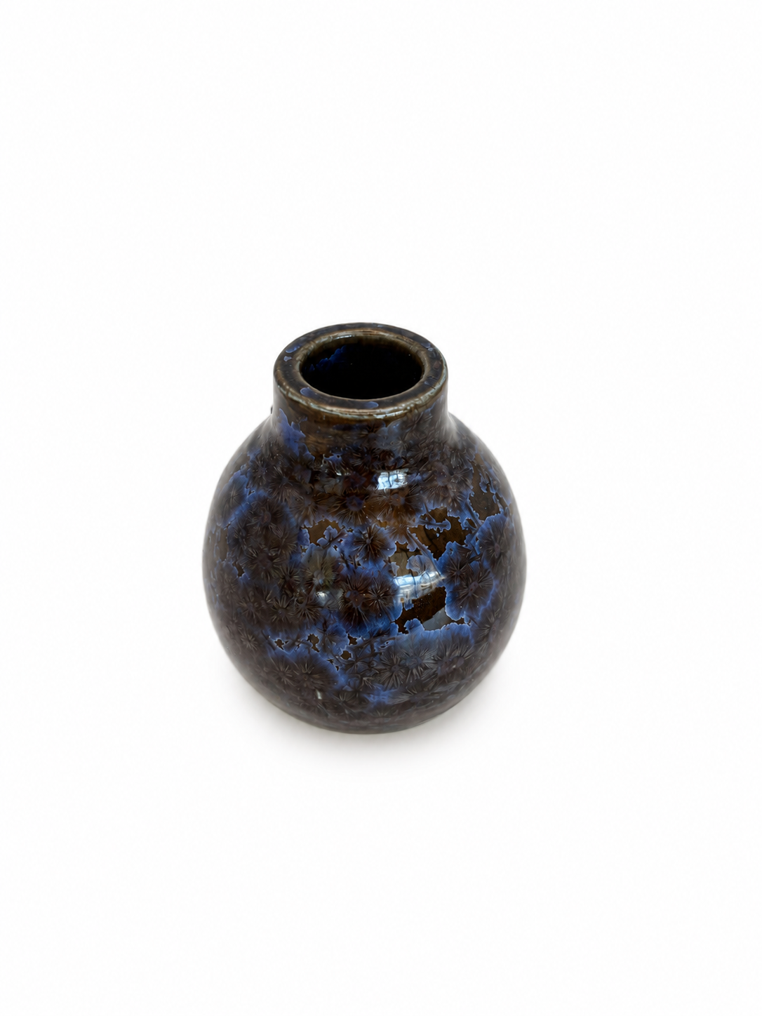 Small Vase ball Shape, Dark crystals with bluish rim