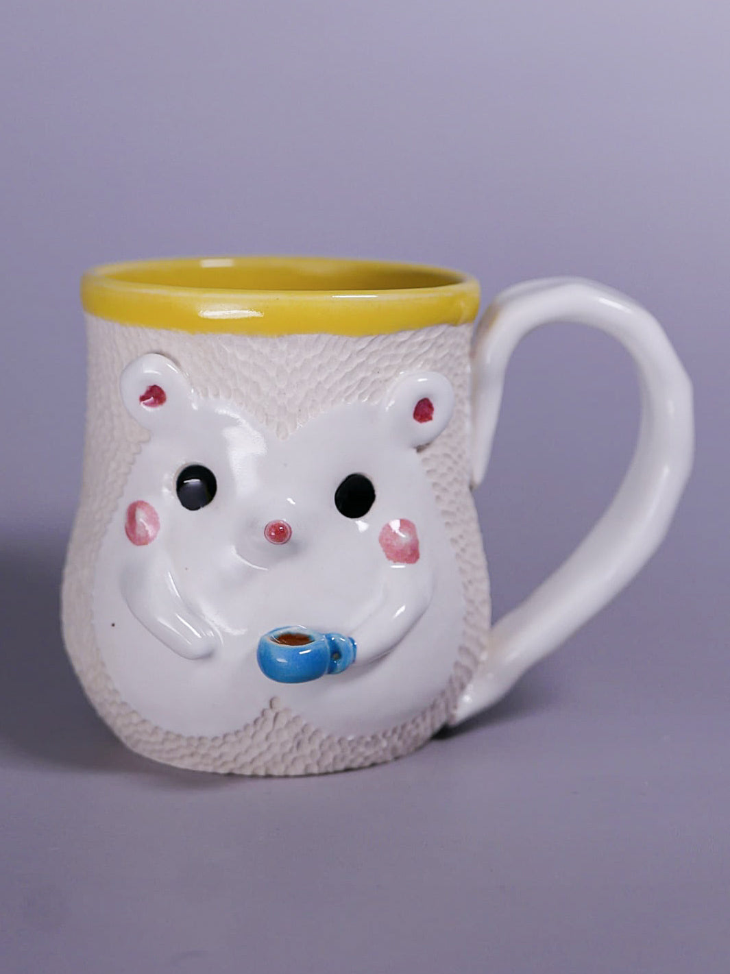 Hedgehog Mug Holding a mug - Yellow Interior