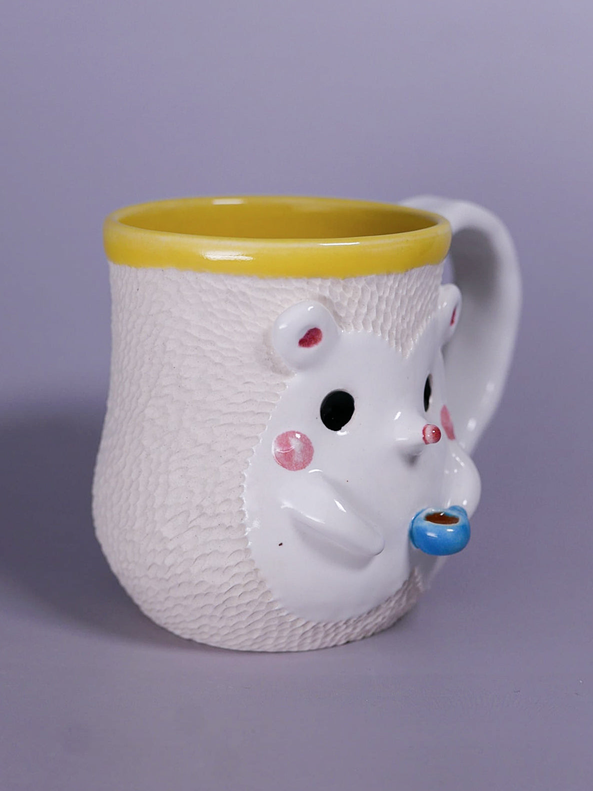 Hedgehog Mug Holding a mug - Yellow Interior