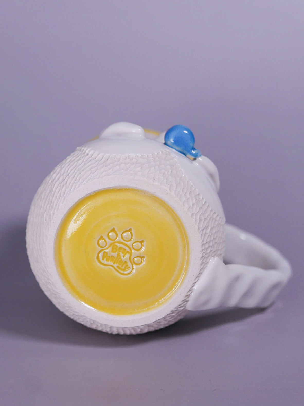 Hedgehog Mug Holding a mug - Yellow Interior