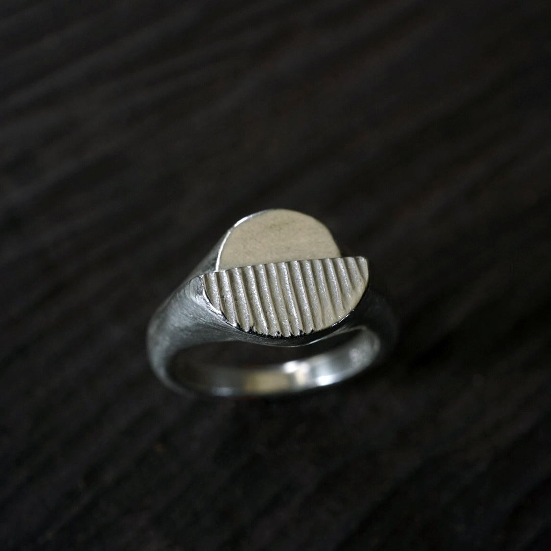 Horizon Signet Ring