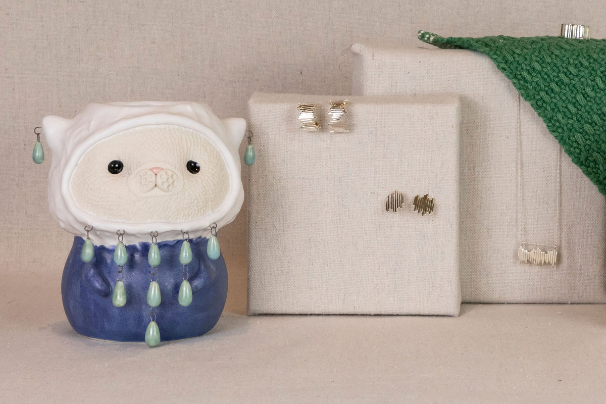 Cloud Suit Cat Vase