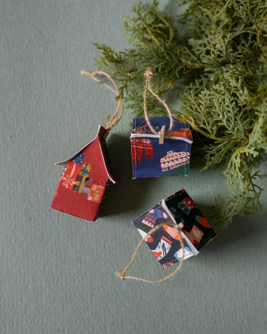 Holiday Fabric House Luminary: Ornaments (green)